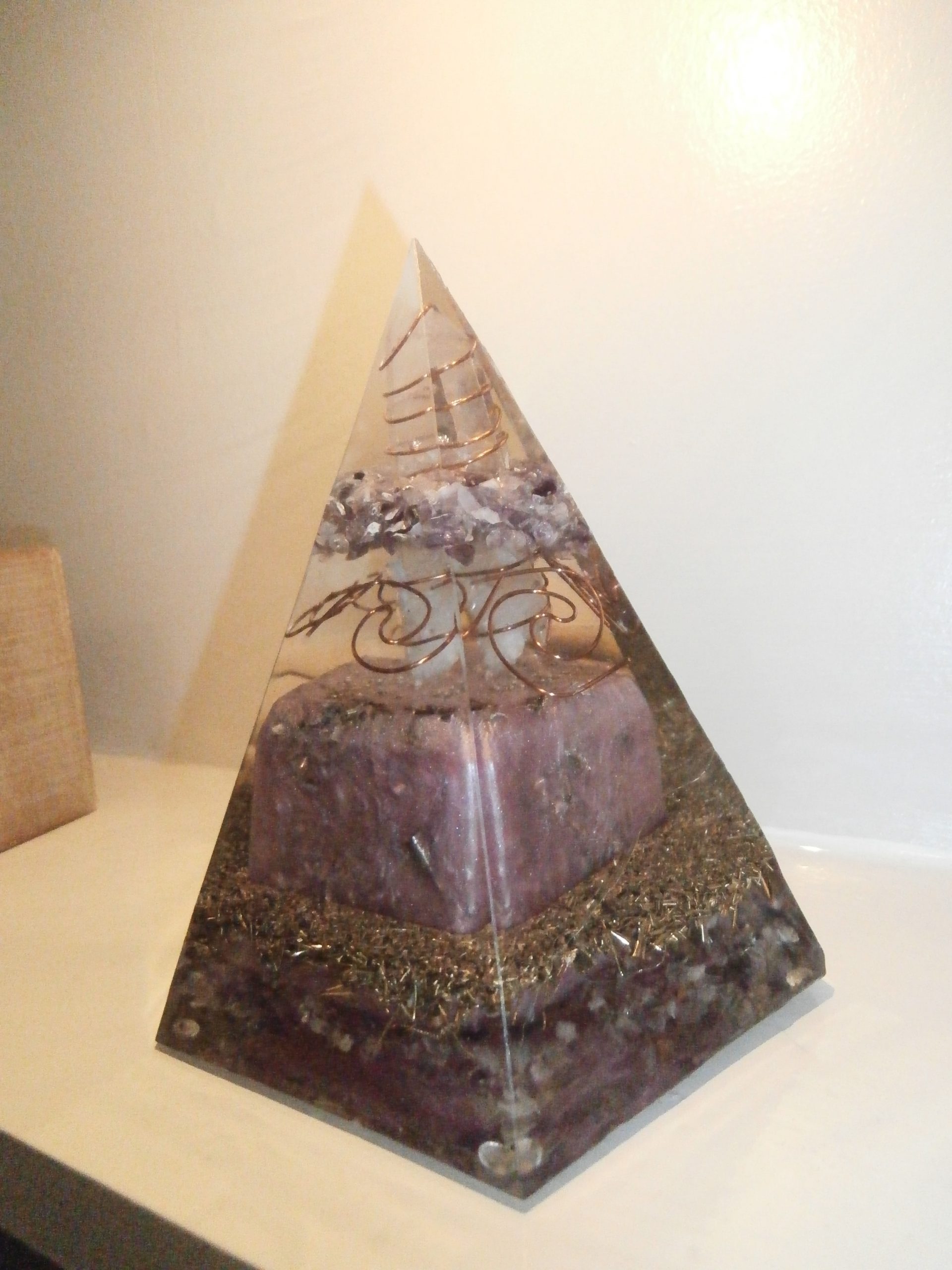 Pentagon orgonite Pyramid (Lilac Cube)